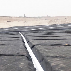 垃圾填埋場(chǎng)土工濾網(wǎng)底部鋪設